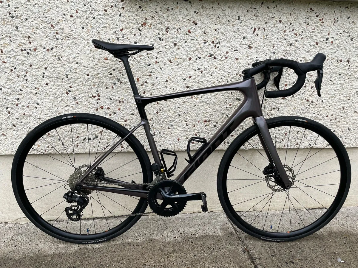 Giant Defy Advanced 12 Speed Di2 105 Disc Roadbike - Image 2