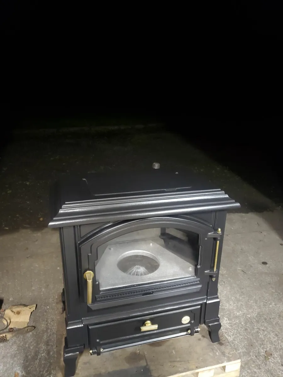 Efel/Nestor Martin 9kw oil stove new condition - Image 1