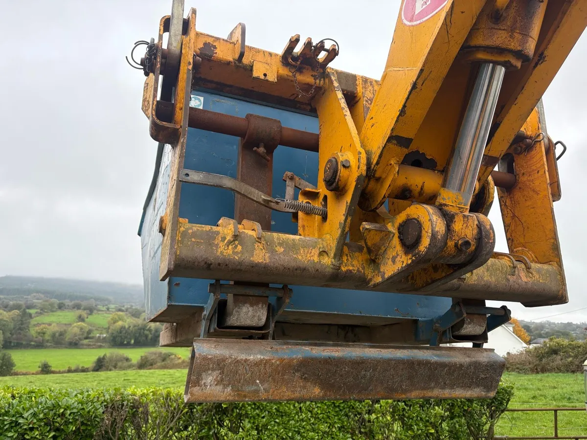 Tipping skip - Image 4