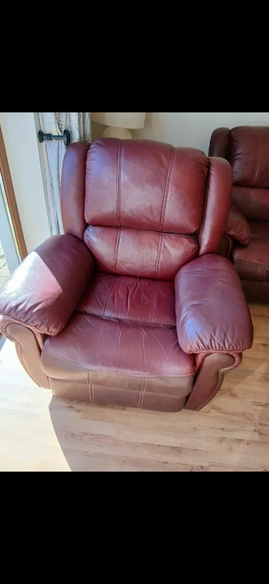 Couch and Armchairs x 2 - Image 2