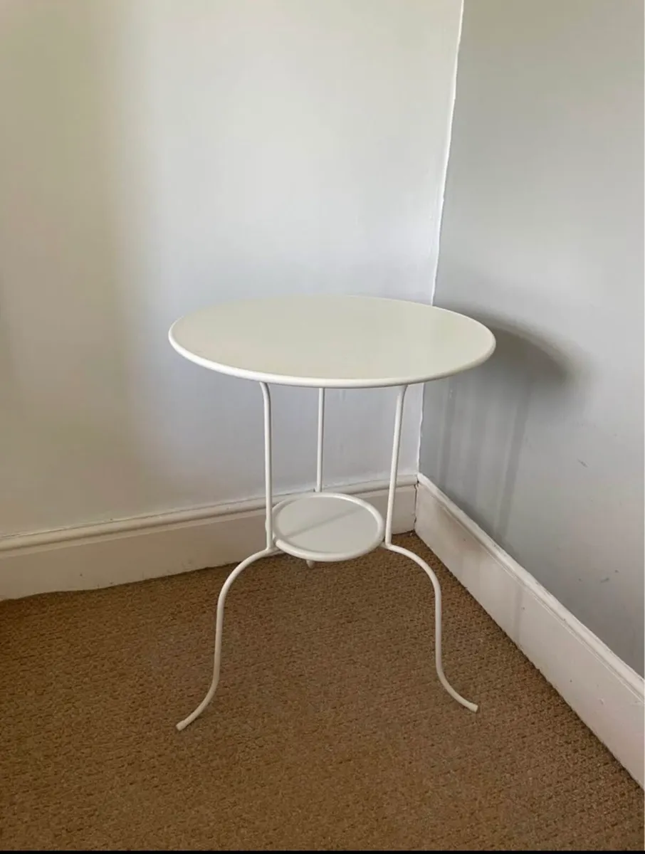 Small white side table - Image 1