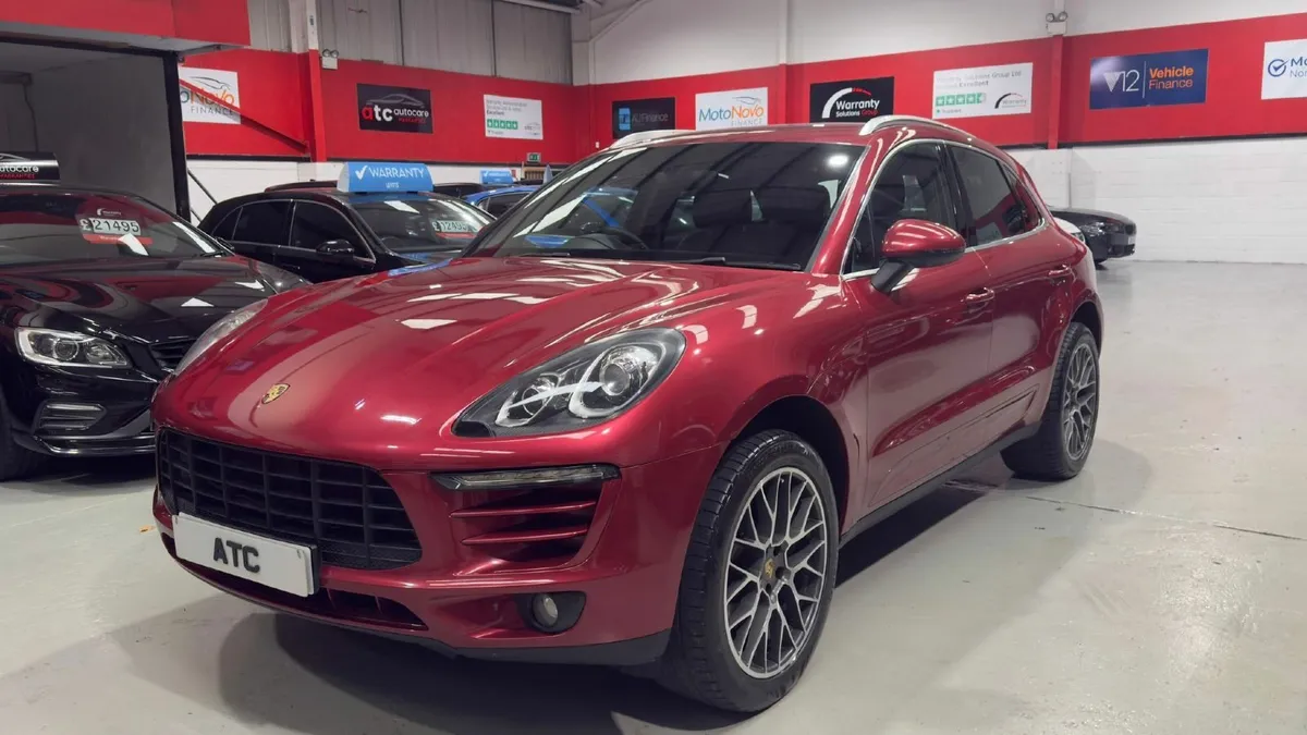2015 Porsche Macan 2.0T PDK 4WD - Image 3