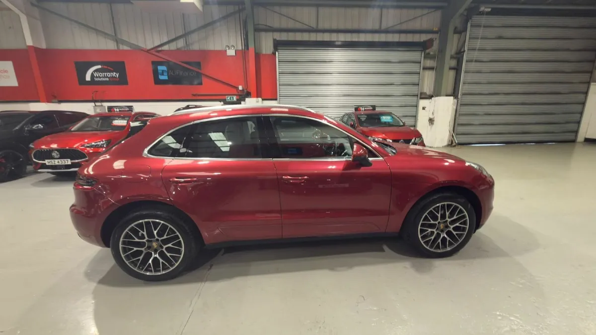 2015 Porsche Macan 2.0T PDK 4WD - Image 4