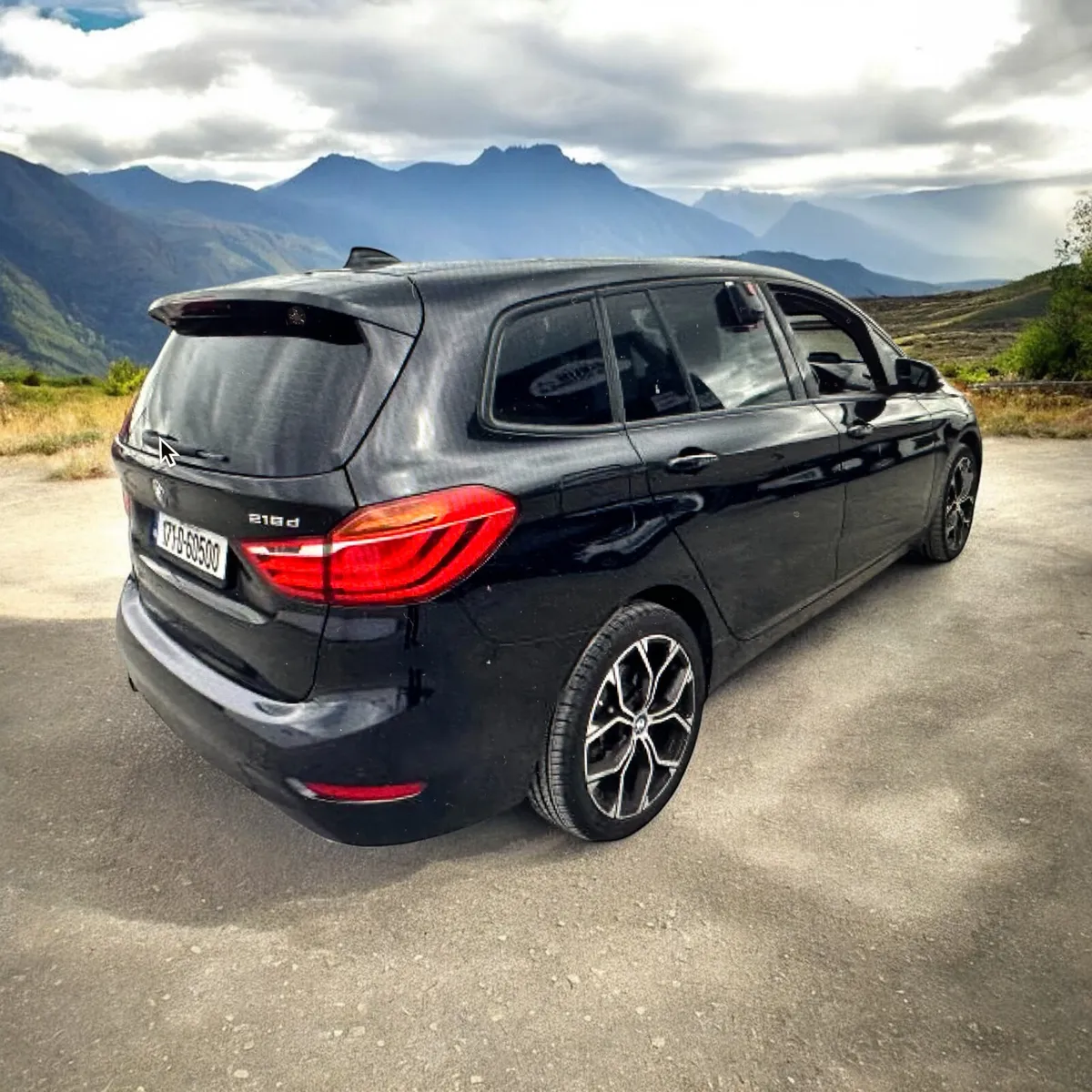 2017 BMW 218 Dsl 2.0 Automatic  7-Seater - Image 2