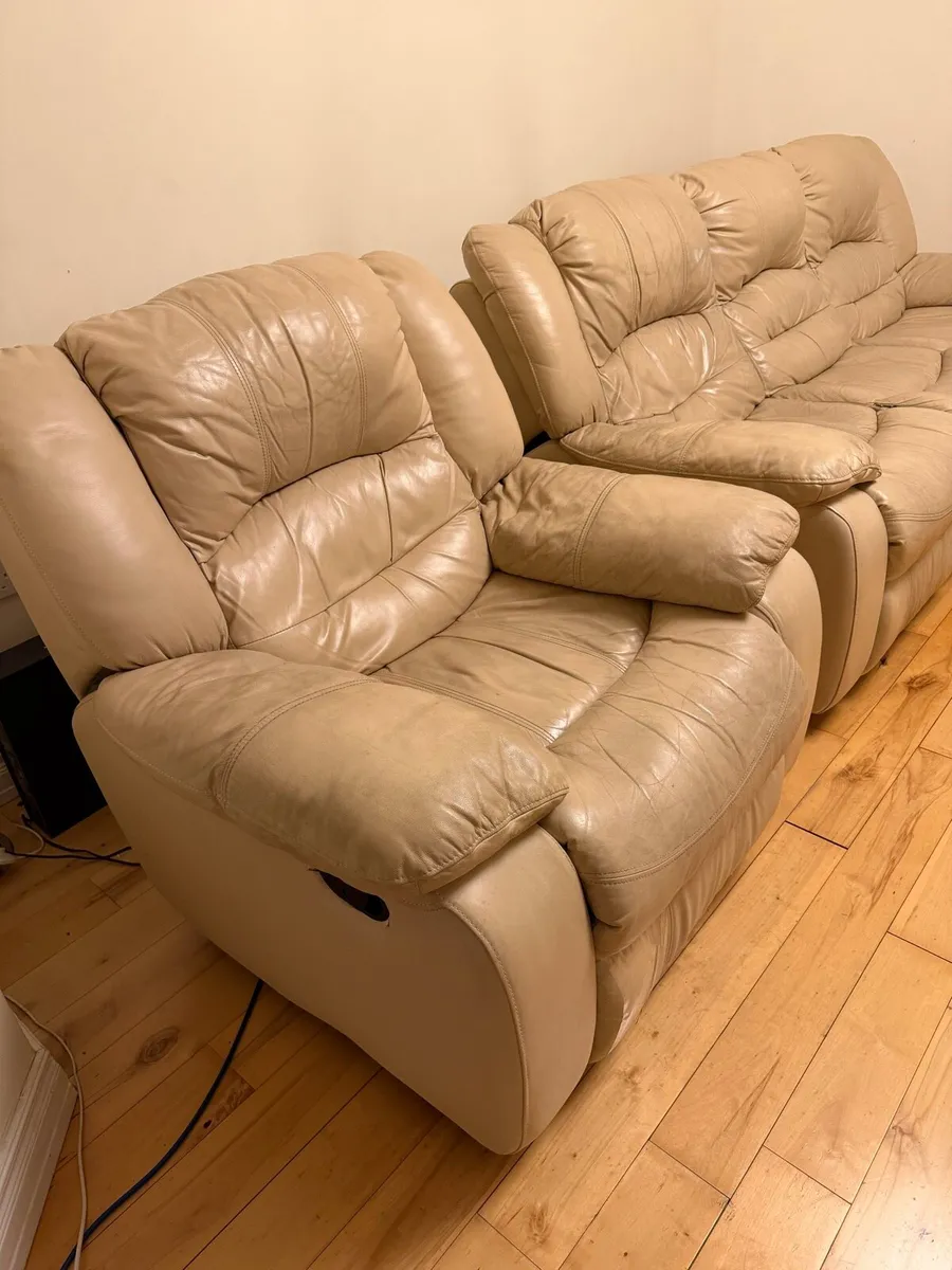 3-2-1 Beige Leather Recliner Sofa Set - Image 4