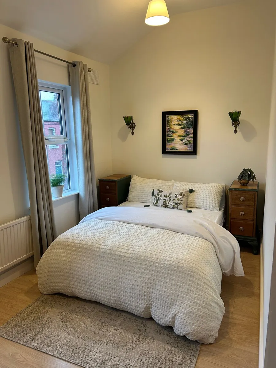 Bed, base, 4 pillows, duvet - Image 1