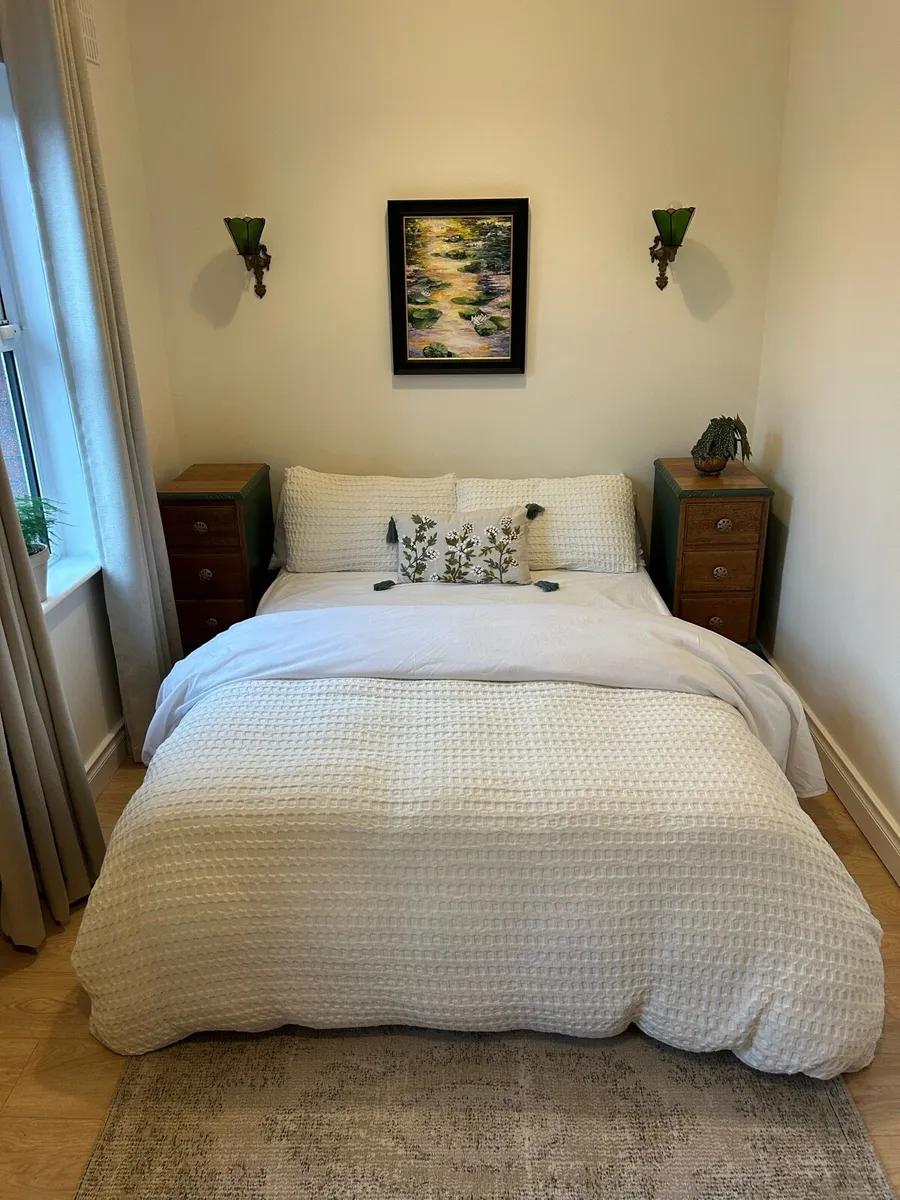 Bed, base, 4 pillows, duvet - Image 2