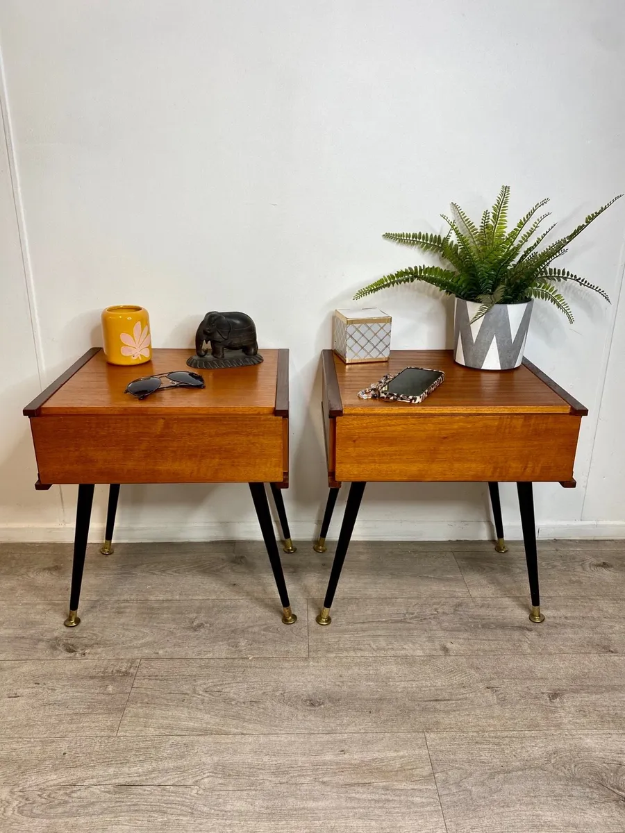 Mid Century Beaver & Tapley Bedside Tables - Image 2