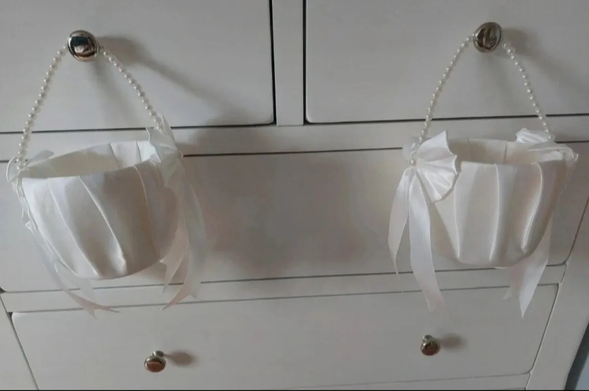 2 flower girl baskets - Image 1