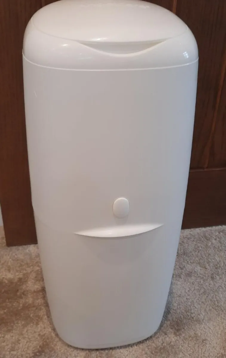 Baby nappy bin / chicco bouncer - Image 1