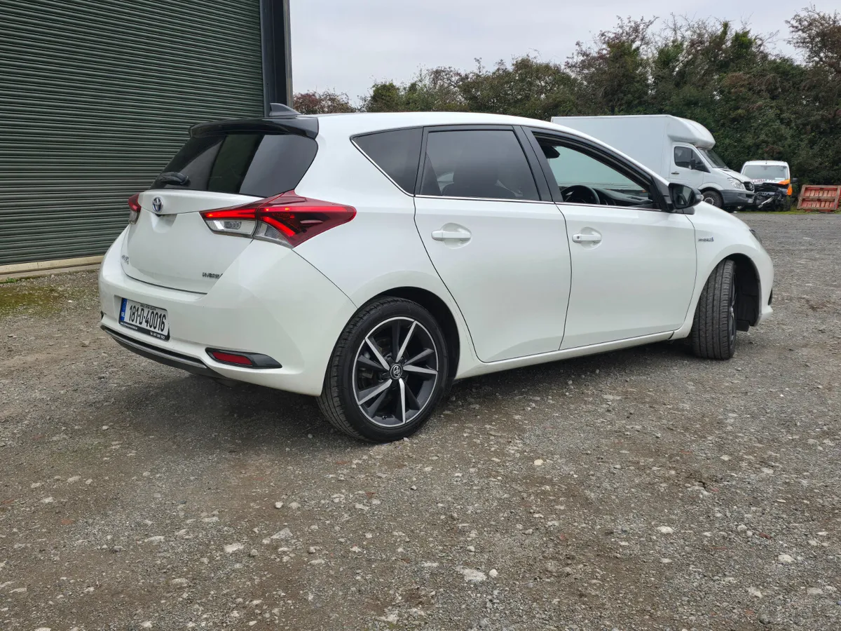 181 TOYOTA AURIS *HYBRID*LUNA SPORT* - Image 2
