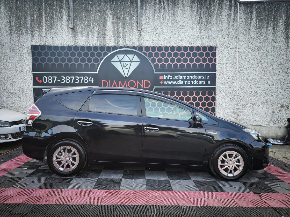 Toyota Prius 2019 - Image 2