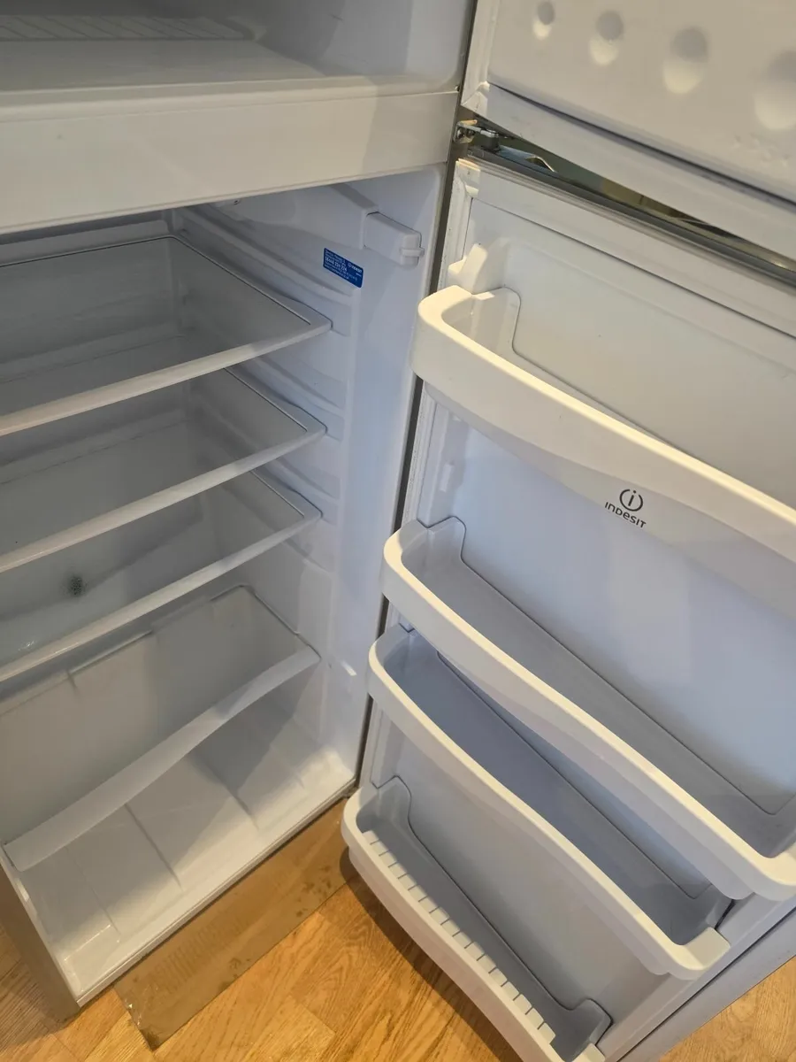 🧊 Indesit Fridge Freezer - Image 4