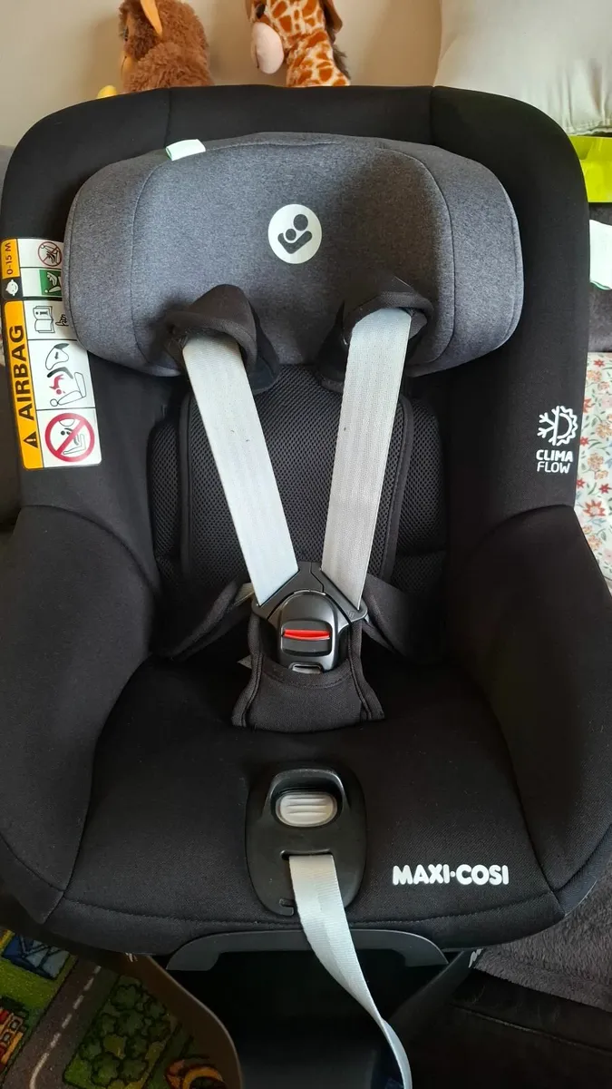 Maxi Cosi 360 car seat - Image 3