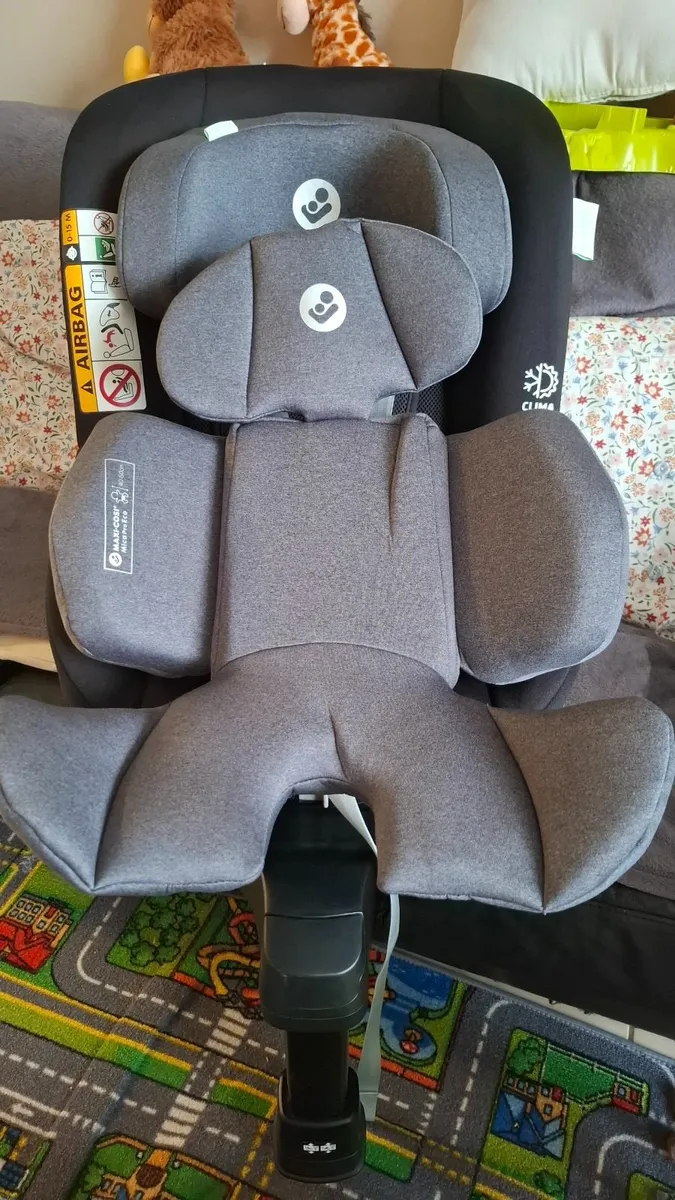 Maxi Cosi 360 car seat - Image 4