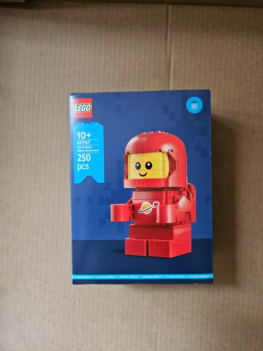 Lego 40767 up-scaled baby astronaut