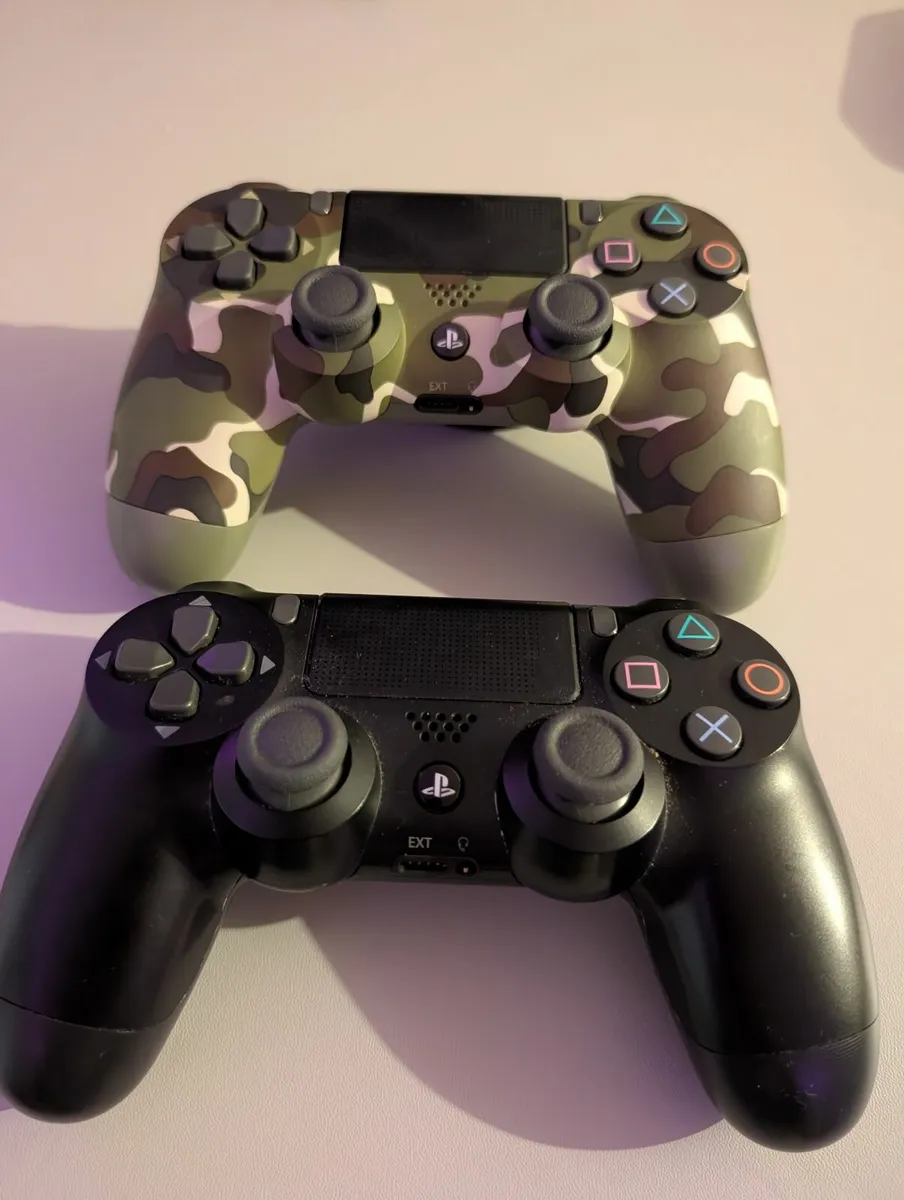 PlayStation 4 – 2 Controllers + GTA V & Sonic - Image 2