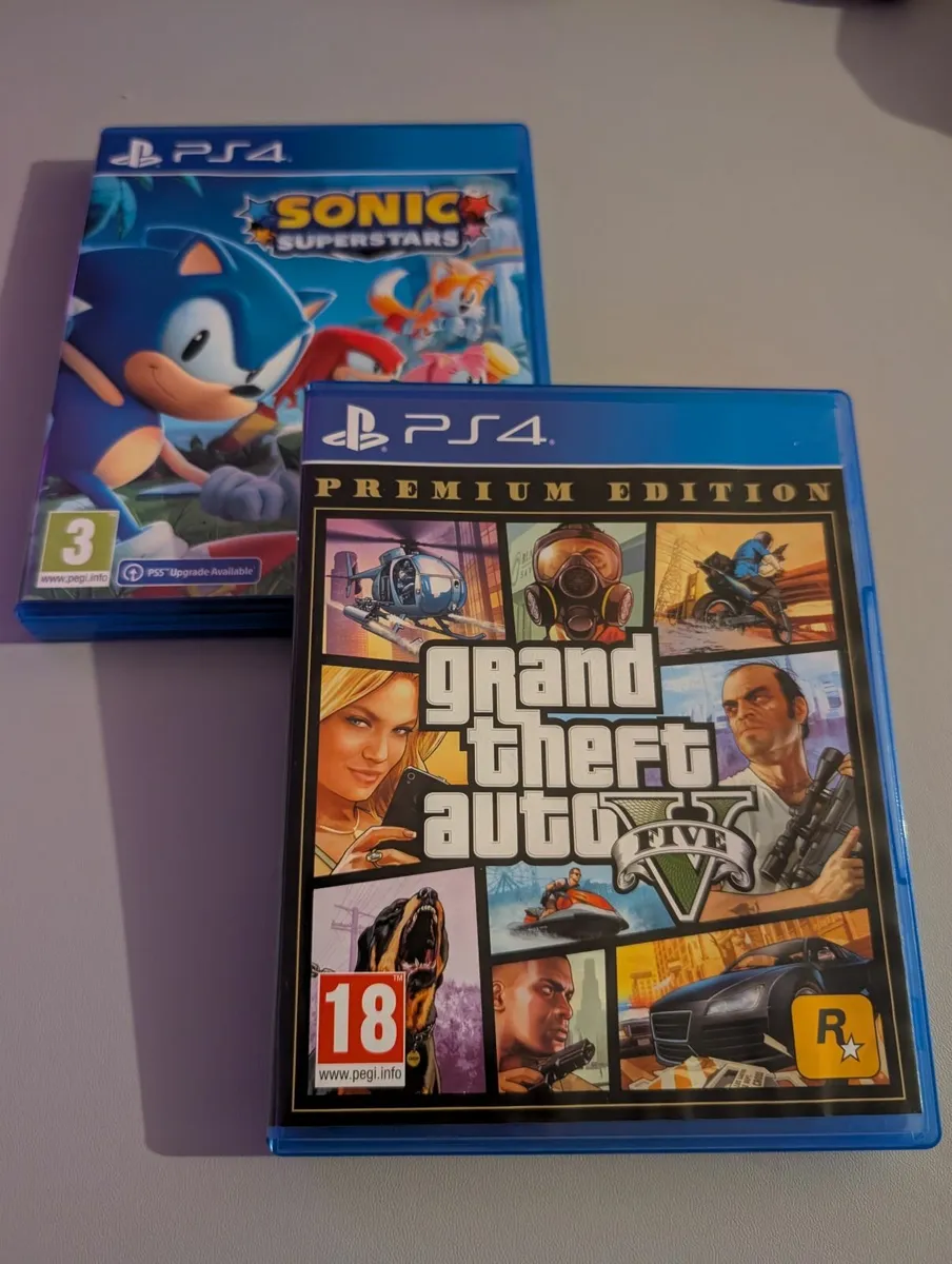 PlayStation 4 – 2 Controllers + GTA V & Sonic - Image 3
