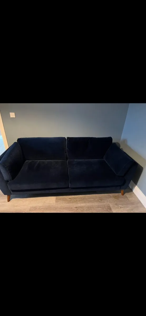 2.5 seater navy velvet couch in great condition