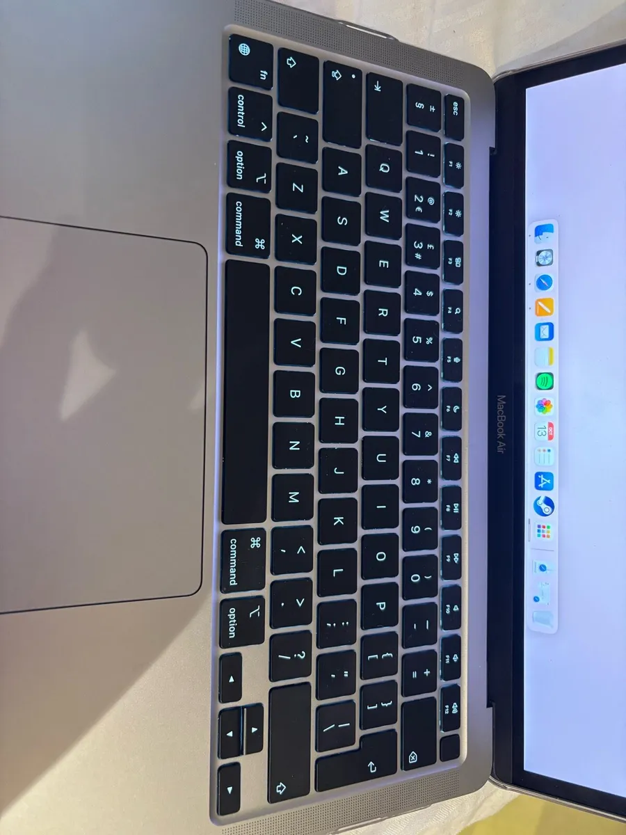 MacBook Air - Image 4