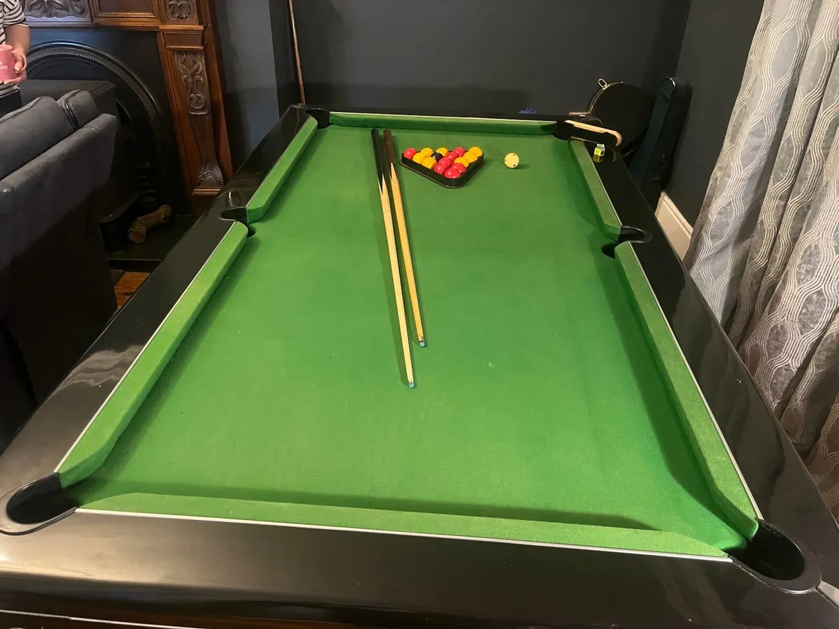 Pool table - Image 1