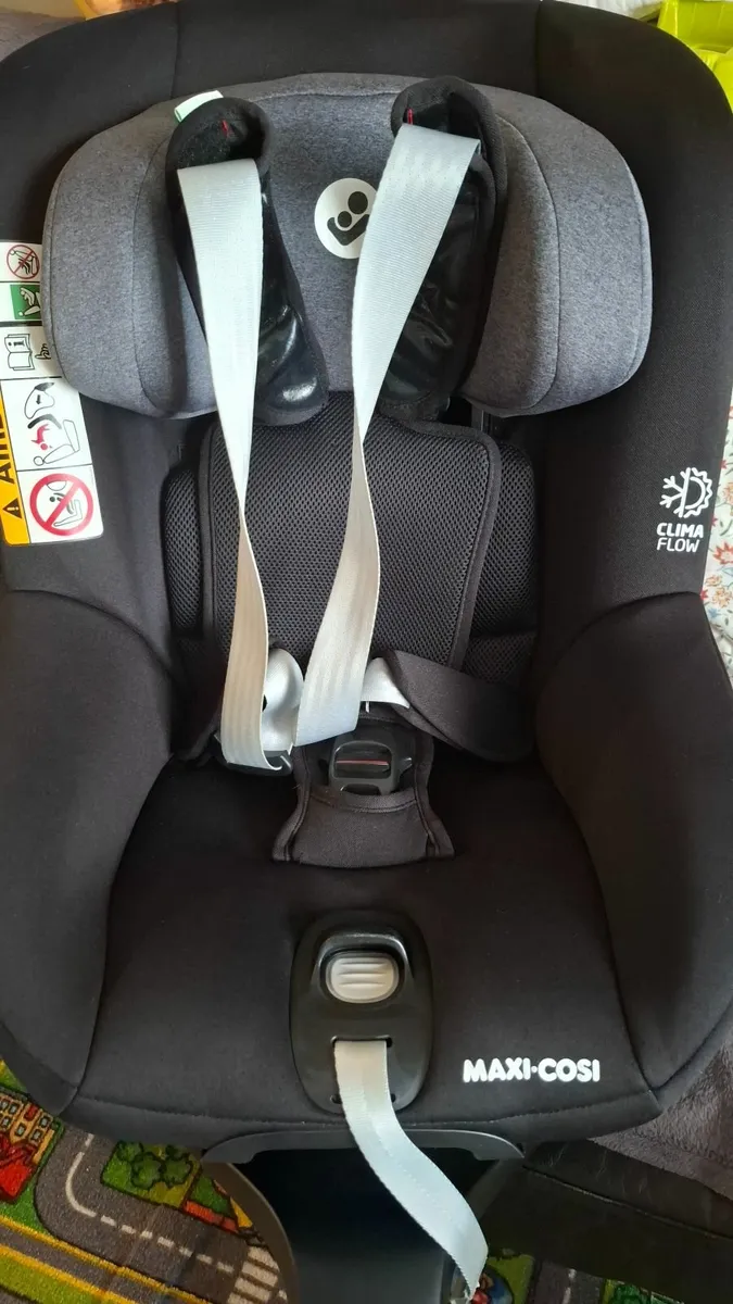 Maxi Cosi 360 car seat - Image 2