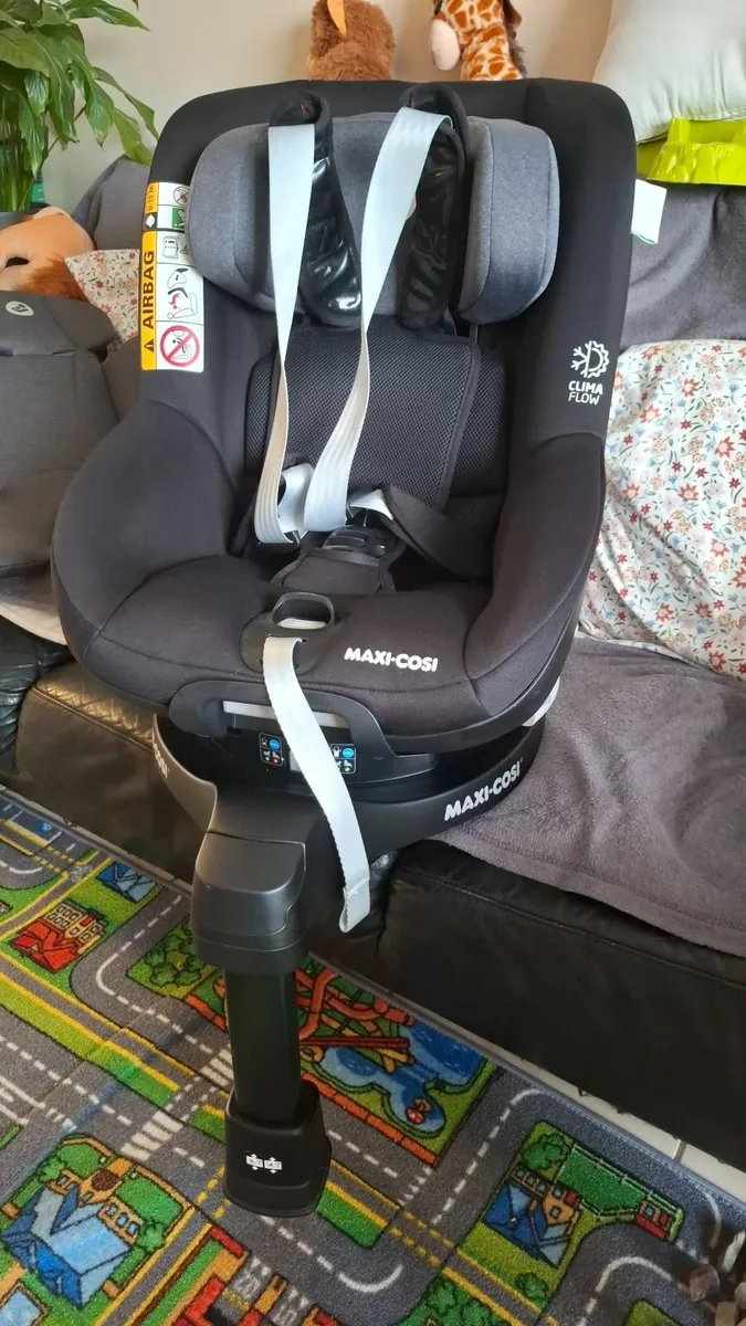 Maxi Cosi 360 car seat - Image 1