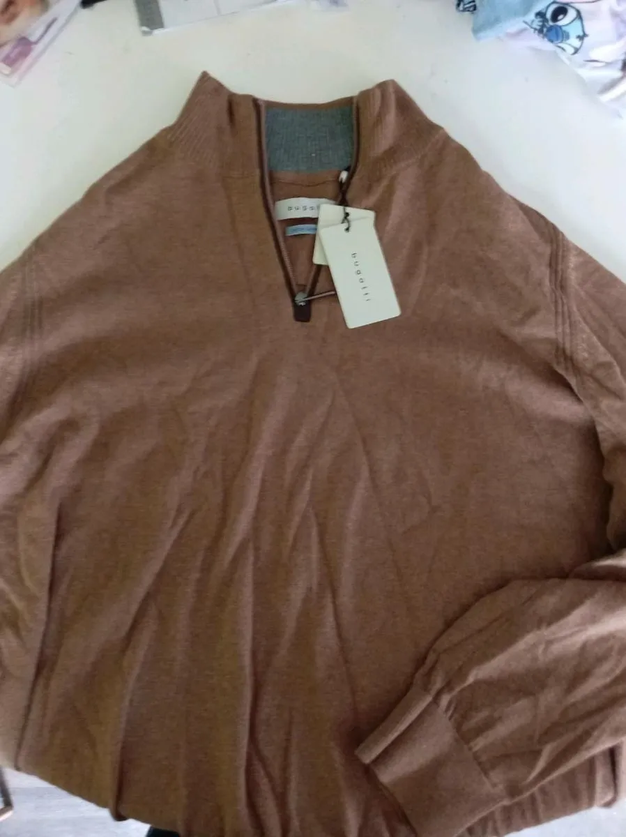 Brand new Bugatti top (High End Top) - Image 1