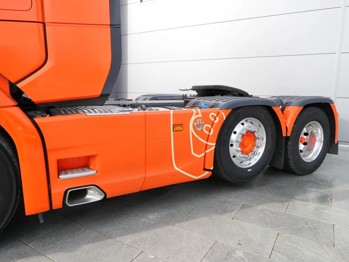 Scania S580 N/G Highline 6x2 Midlift Auto gearbox - Image 4