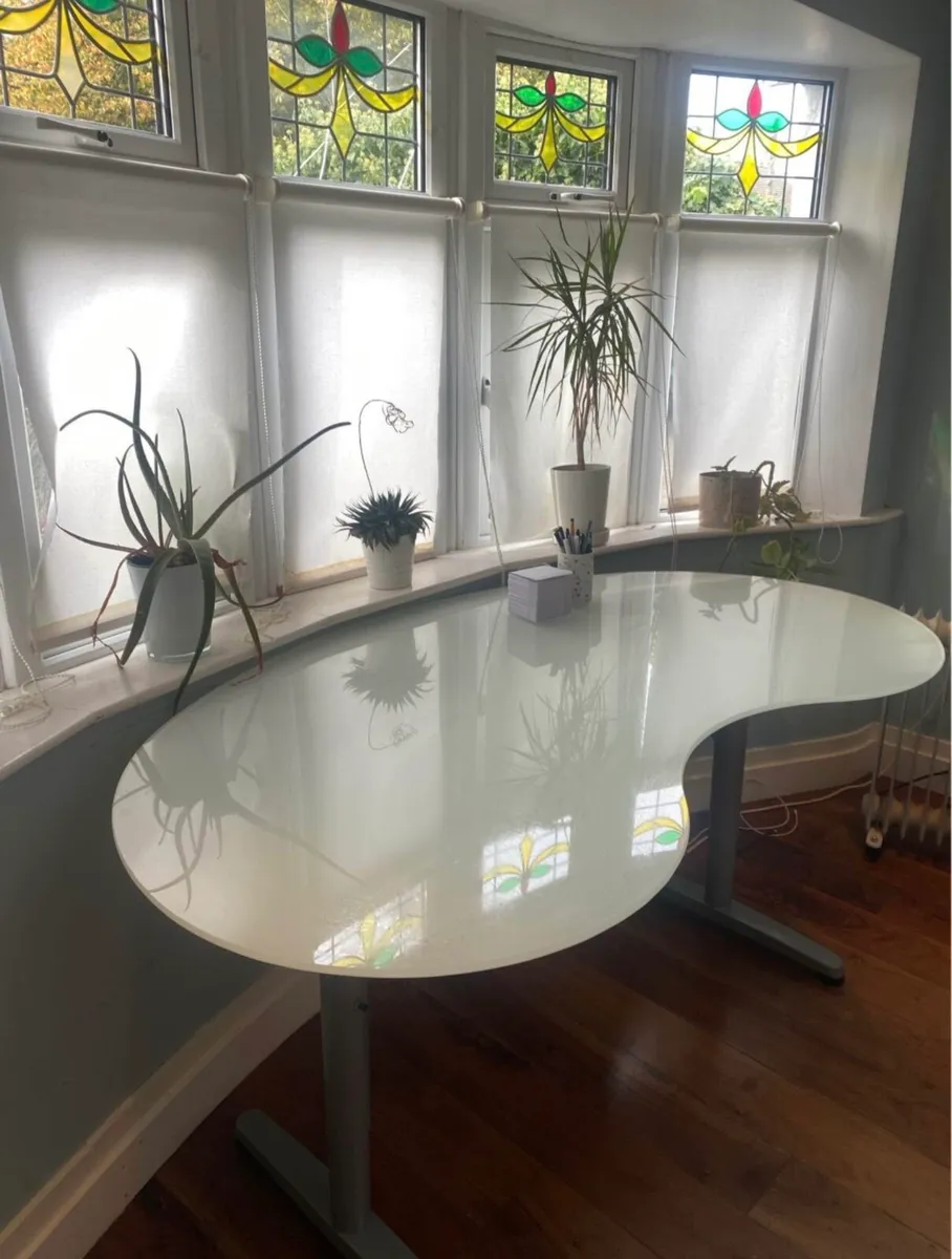 Adjustable glass-topped desk from Ikea - Image 2