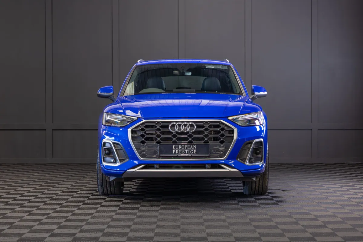 2024 Audi Q5 50 TFSIe S-Line Quattro - Image 2