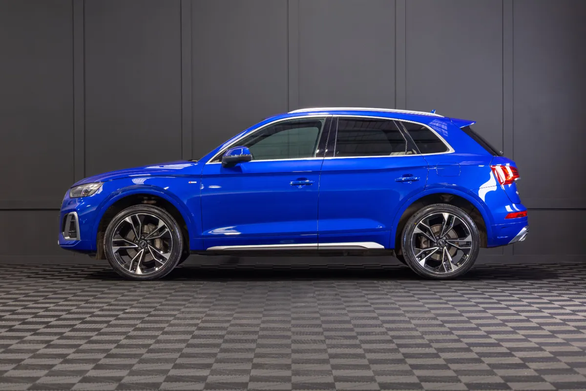 2024 Audi Q5 50 TFSIe S-Line Quattro - Image 3