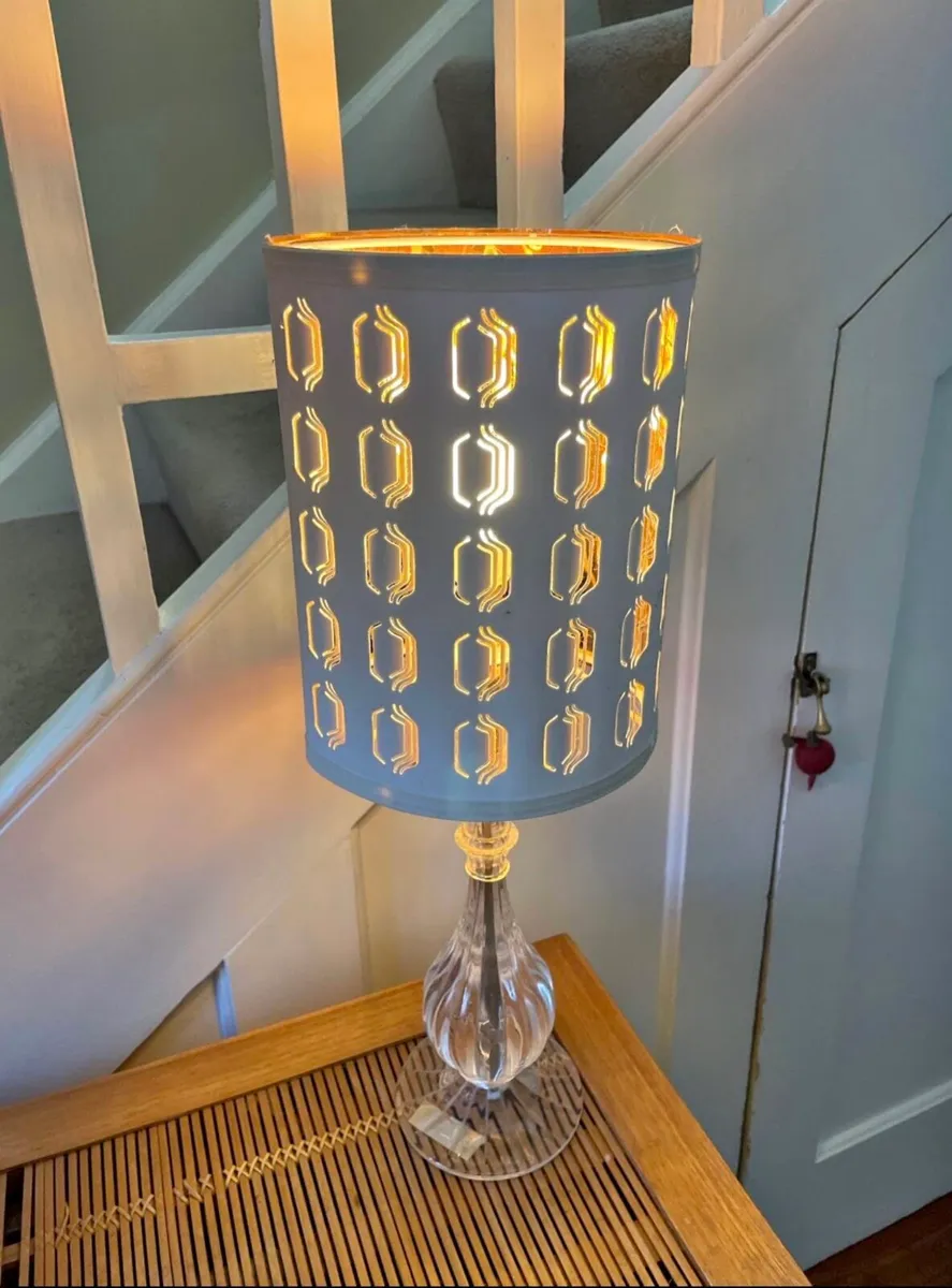 Clear acrylic table lamp with shade - Image 1