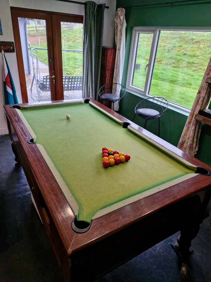 Pool table - Image 1