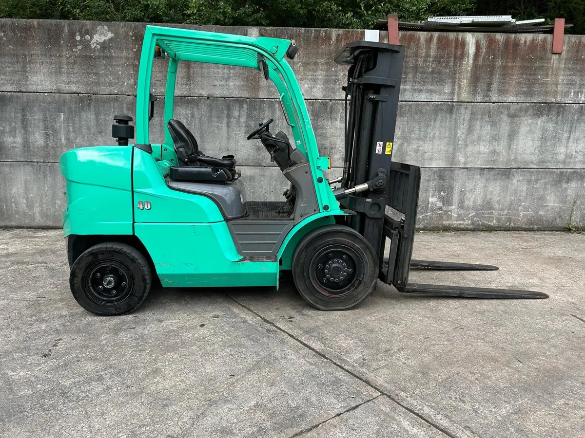 Mitsubishi 4 ton diesel forklift - Image 1