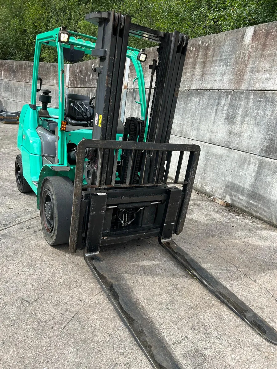 Mitsubishi 4 ton diesel forklift - Image 3