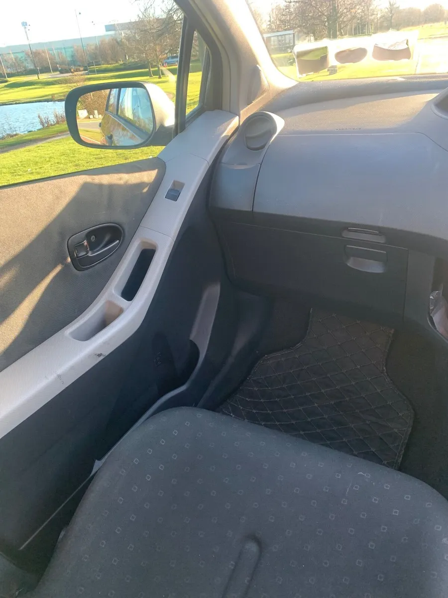 Toyota Yaris 2006 - Image 3