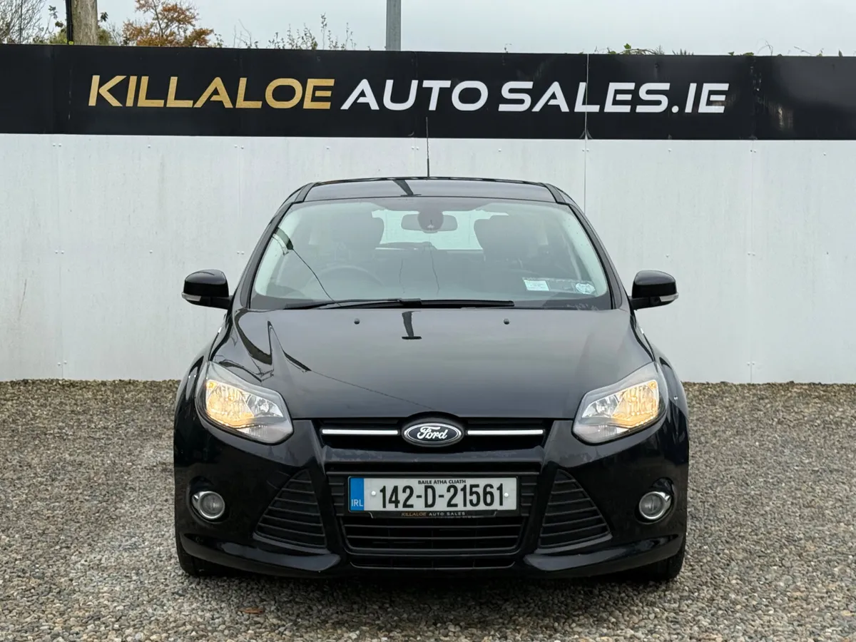 Ford Focus 1.6 Zetec (Very Low Miles) - Image 2
