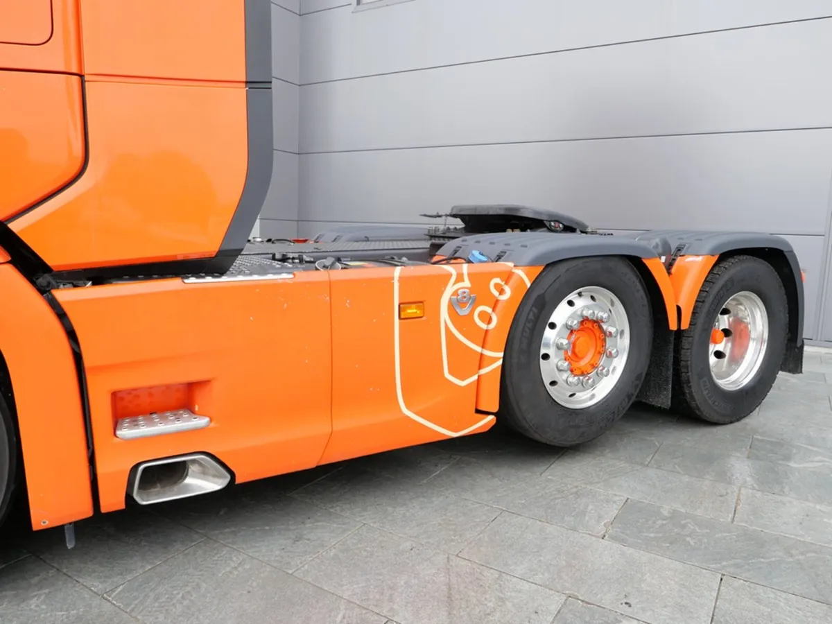Scania S580 N/G Highline 6x2 Midlift Auto gearbox - Image 4
