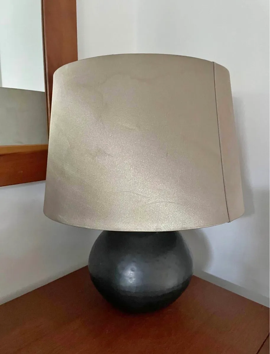 Pewter coloured round table lamp with shade - Image 1