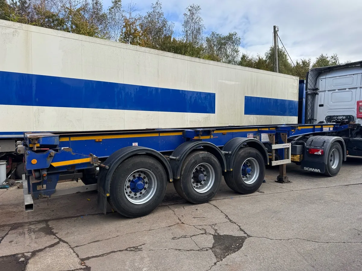 Dennisons Skeletal trailer - Image 1