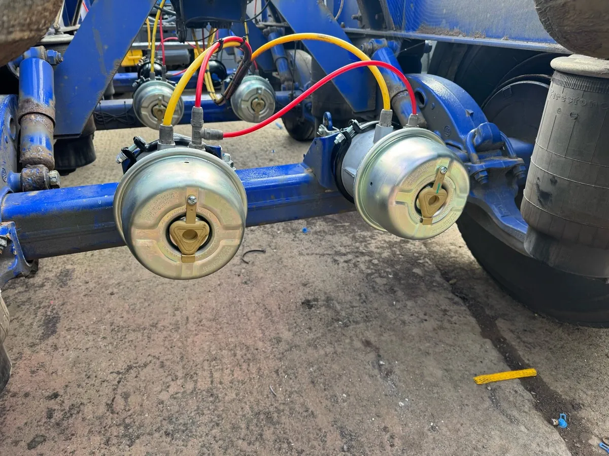 Dennisons Skeletal trailer - Image 4