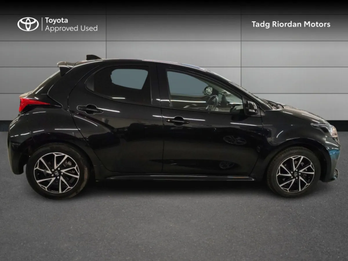 Toyota Yaris 1.5 HYBRID L/SPORT - Image 3