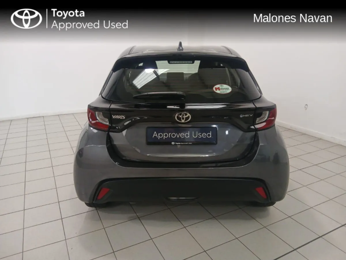 Toyota Yaris Yaris Hybrid 115 Luna - Image 4