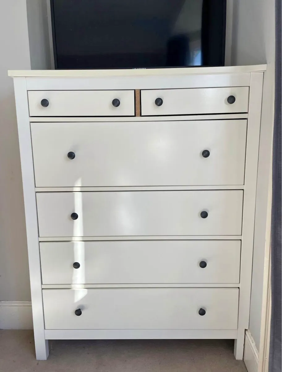 White wood chest of drawers/dresser - Image 1