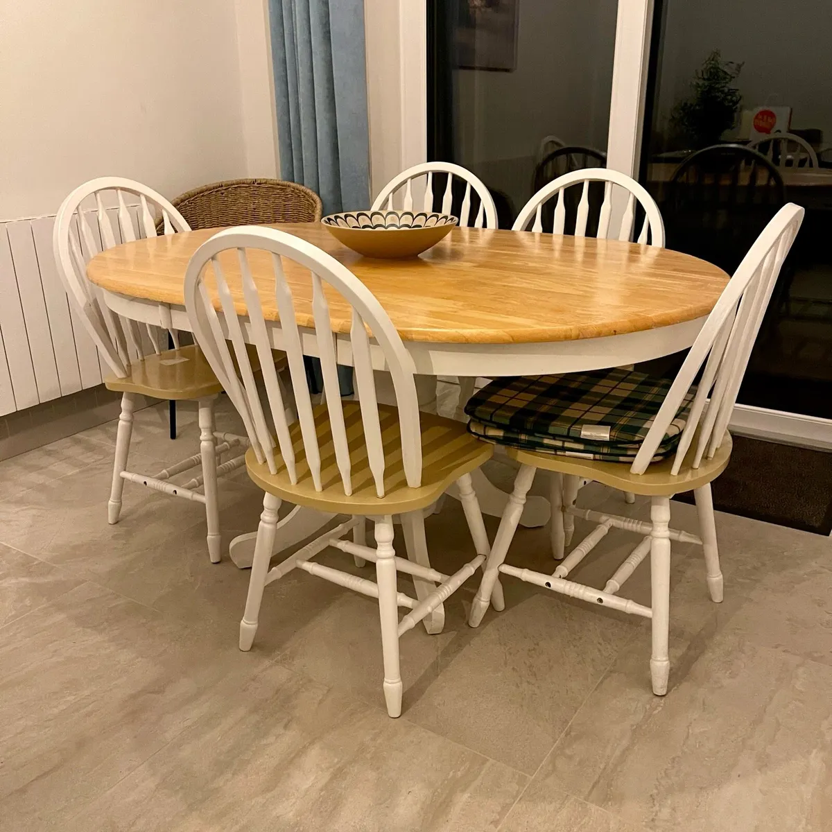 Dining table & chairs - Image 1