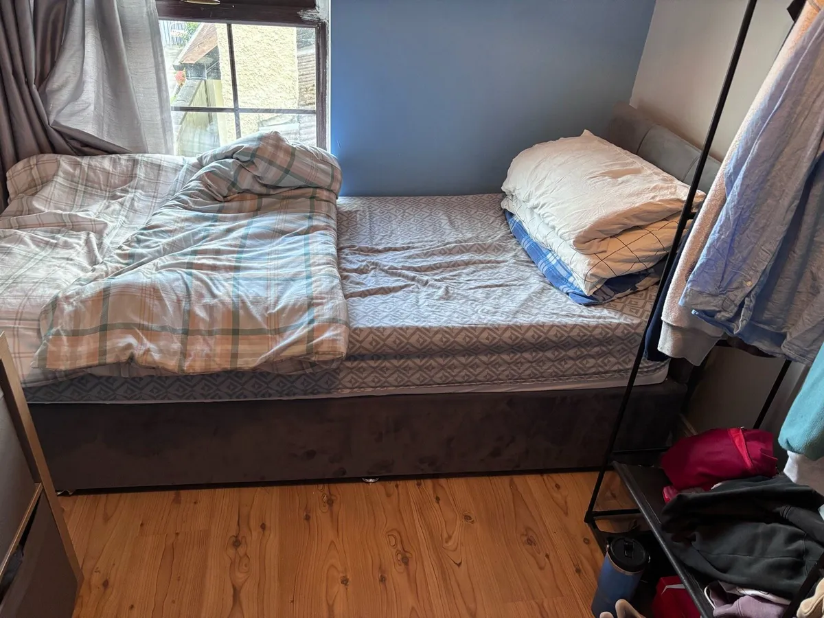 Single Duvan bed and mattress - Image 2