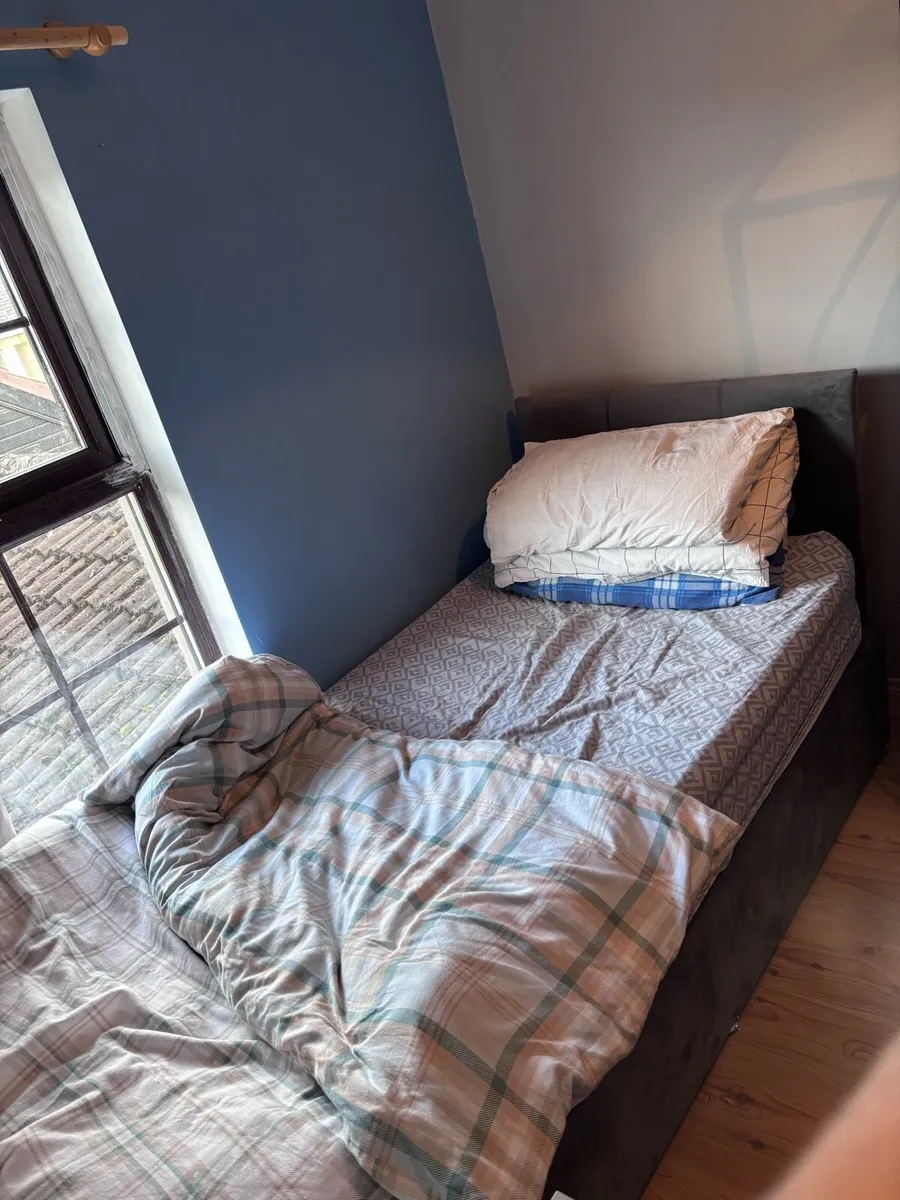 Single Duvan bed and mattress - Image 3