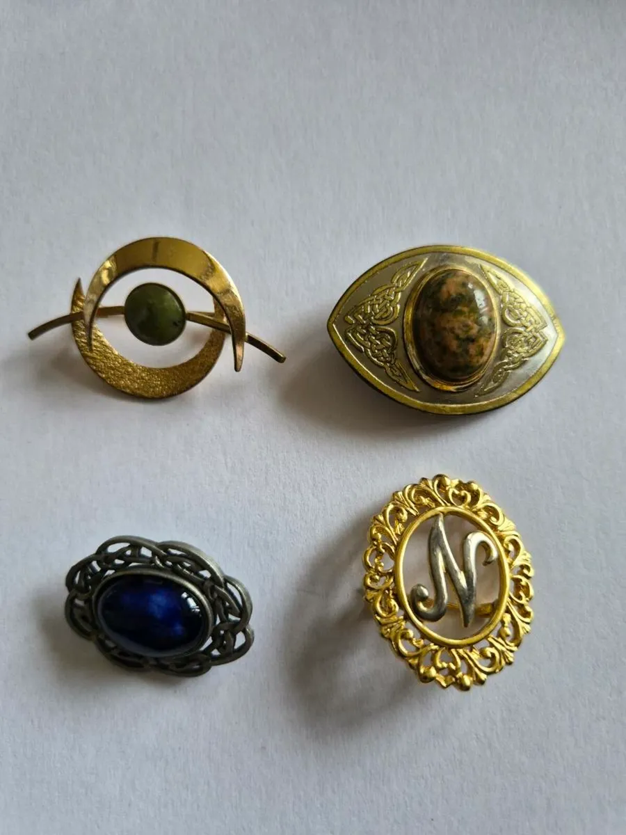 Ladies broaches - Image 1