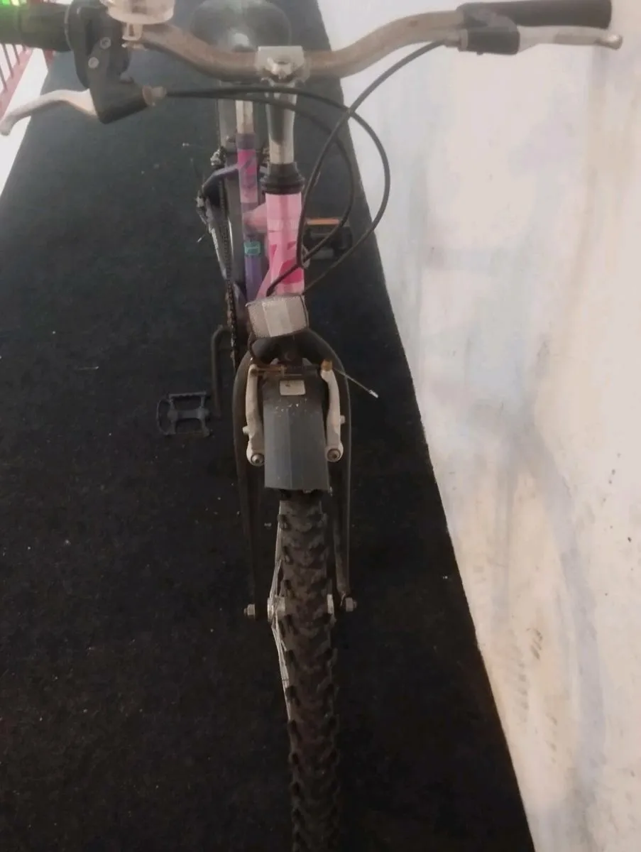 Girls 24inch bike - Image 4